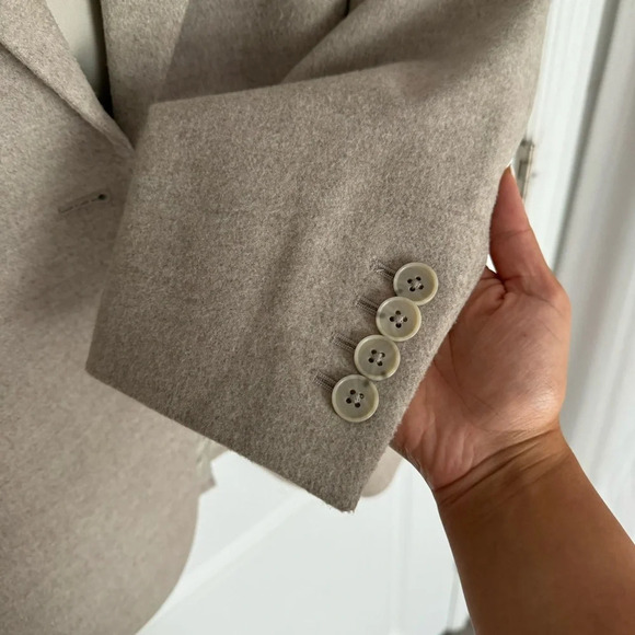 Babaton s-breasted w a notched lapel and pockets, cozy flannel made with wool. - Picture 8 of 9